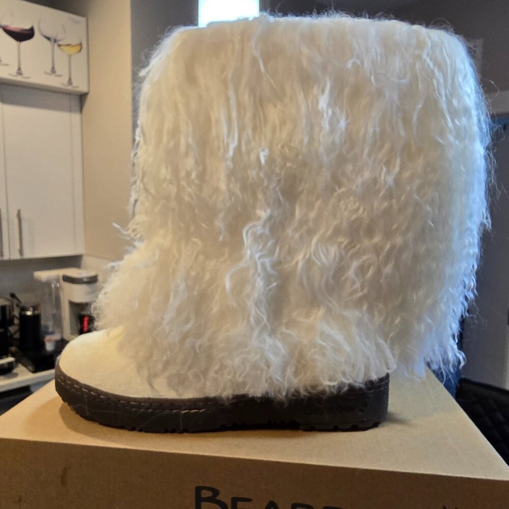 NEW BEARPAW Boetis ll Real White Lamb Fur Wool Lined Boots Womens Size 6 NIB